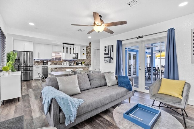 Foto del edificio - 7831 Hope St