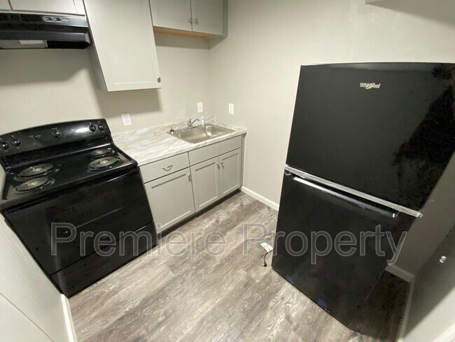 Building Photo - 833 E 21st Ave