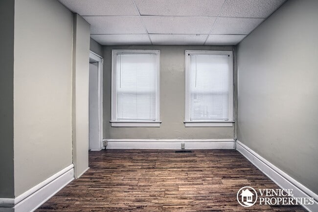 Foto del edificio - Charming 2BR on Lane and Indiana