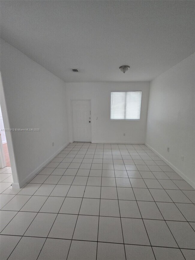 Foto del edificio - 1663 SE 27th Dr