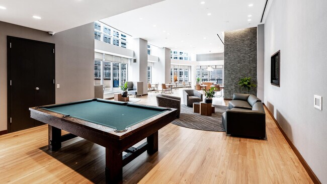 Foto del edificio - 4545 Center Blvd