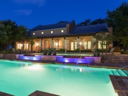 Foto del edificio - 8700 Brodie Ln