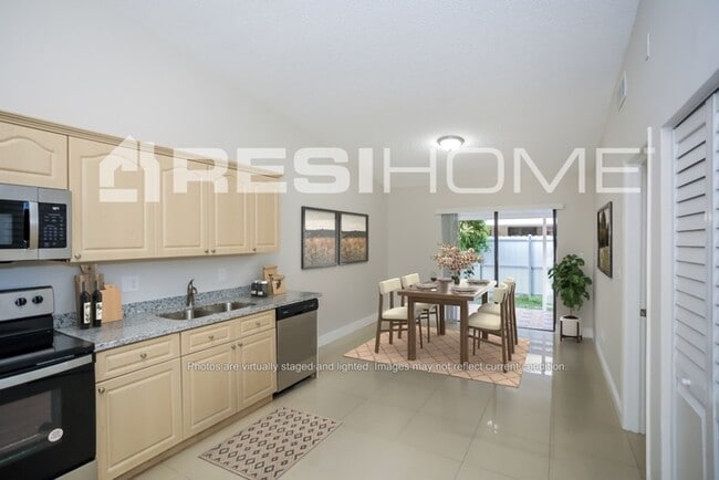 Foto del edificio - 8905 NW 114th Terrace