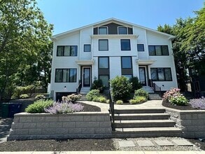 Building Photo - 99 West St