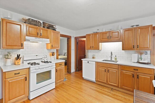 Foto del edificio - 11 Weld Ave