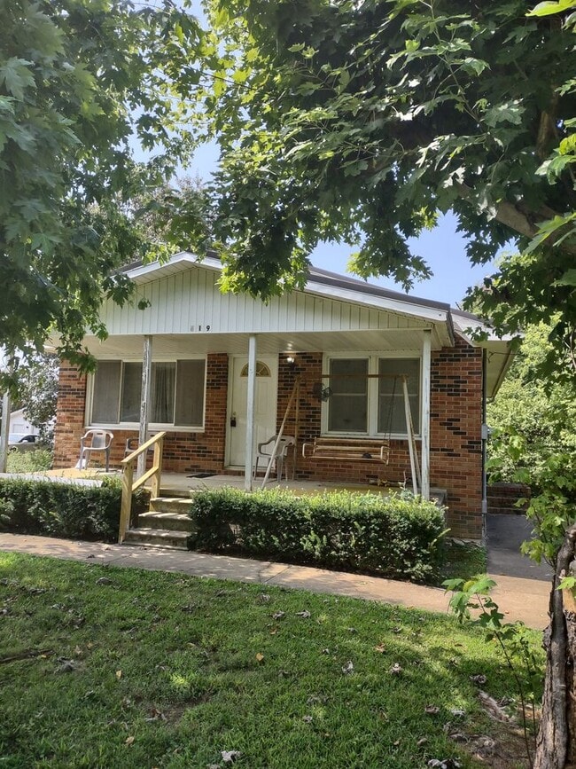 Building Photo - Brick Home For Rent