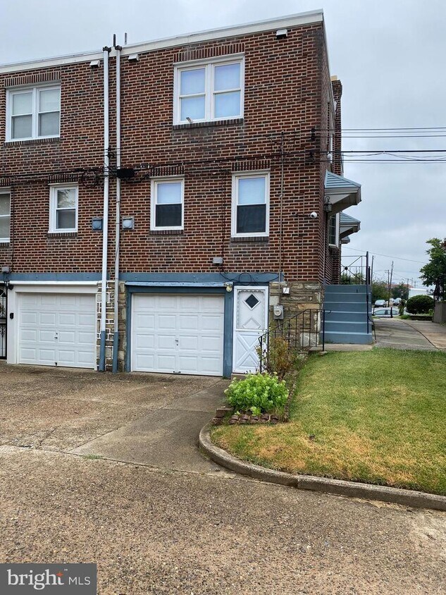 Primary Photo - 8119 Farnsworth St