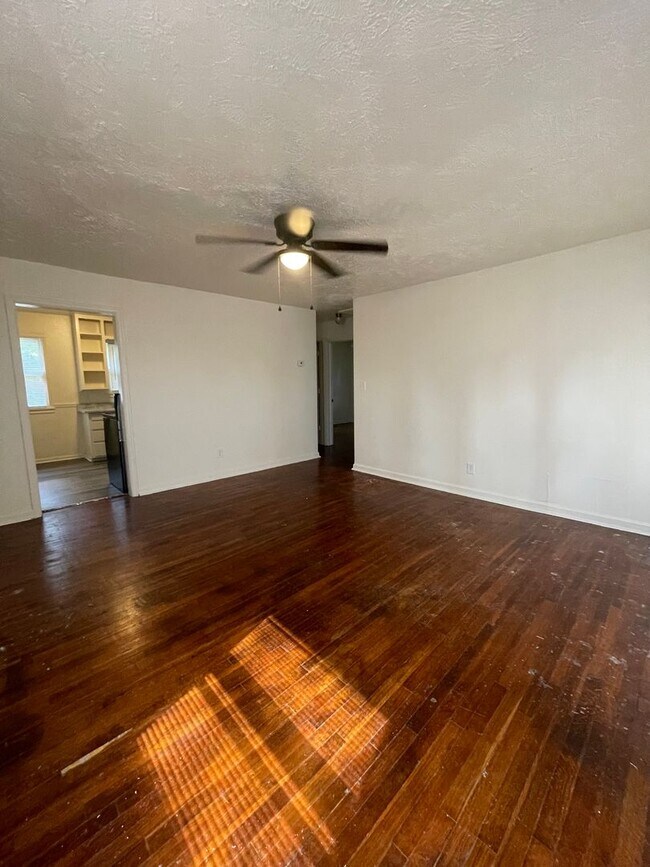Foto del edificio - 307 W McGee St
