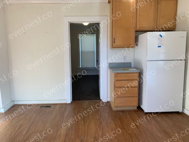 Foto del edificio - 105 N Oak Ave