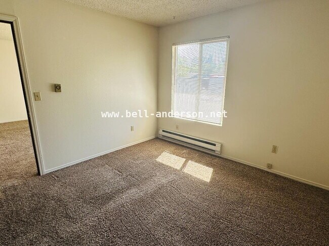 Building Photo - 1 Bedroom 1 Bath Available for Immediate Move In- Ask About Our Rent Special!