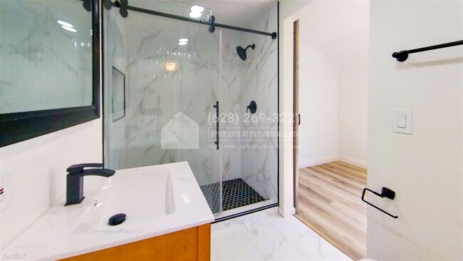 Building Photo - 2 br, 1 bath House - 246 1/2 West 69th Str...