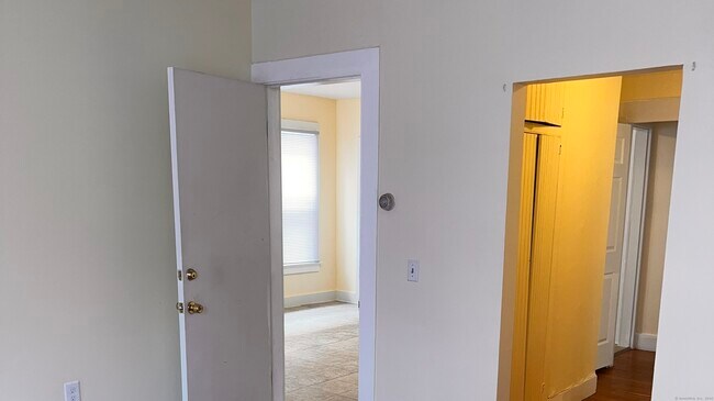 Building Photo - 552 Winthrop Ave