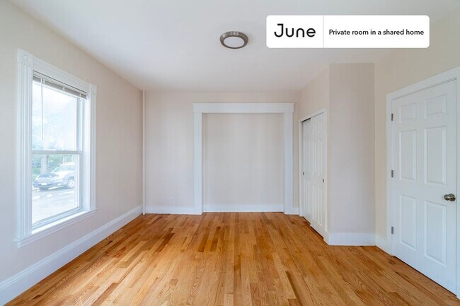 Building Photo - Room in Shared 7 bed/2 bath home in Allston