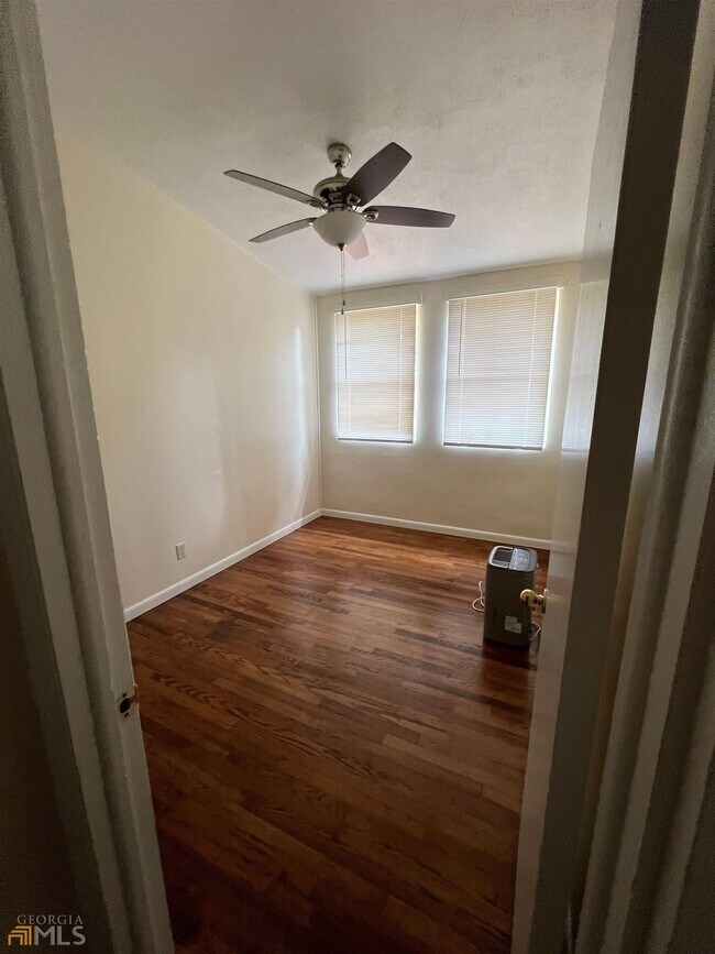 Foto del edificio - 172 Hart Ave