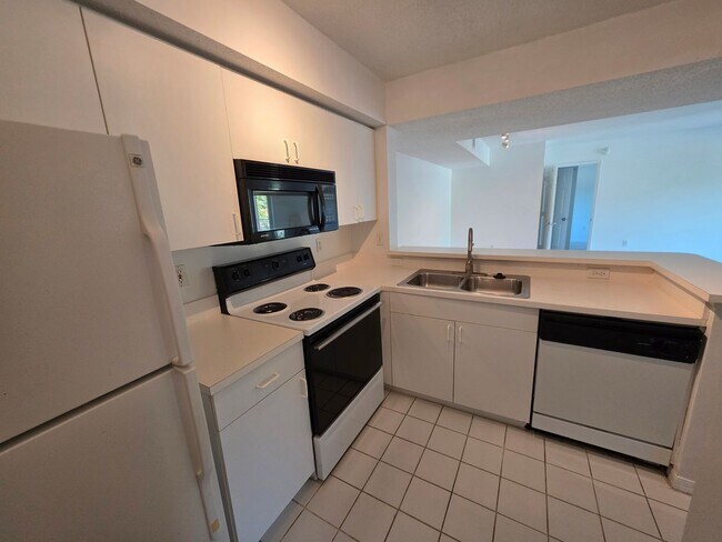 Foto del edificio - 2 Bedroom, 2 Bath in  Gated Community of Laguna