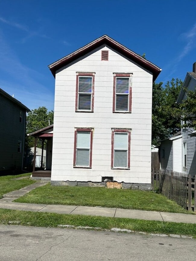 Building Photo - Updated 3 Bed, 1 Bath in Dayton close to e...