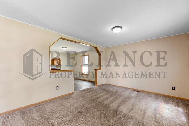 Building Photo - 1028 W Munnell Ave
