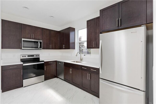 Foto del edificio - 6955 Pines Cir