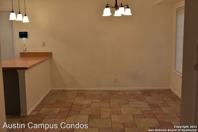 Building Photo - 3 br, 2 bath House - 7719 Skyline Ridge Dr