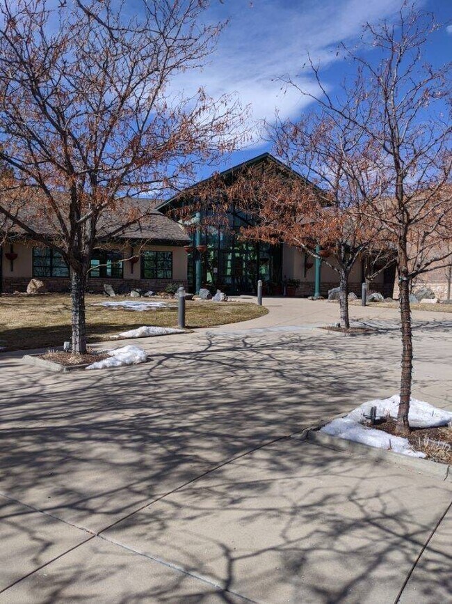 Building Photo - Stunning Condo in Palomino Park