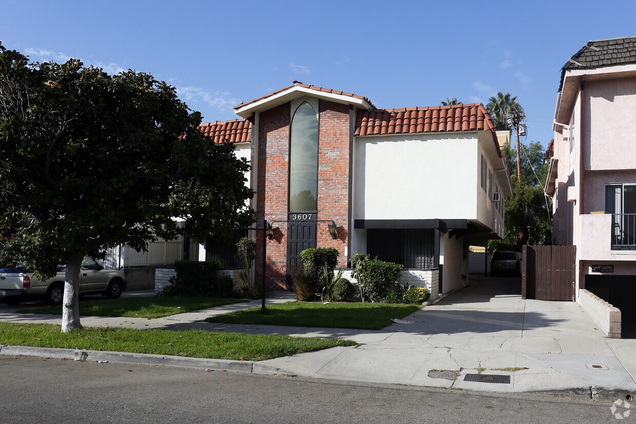 Primary Photo - 3607 Clarington Ave