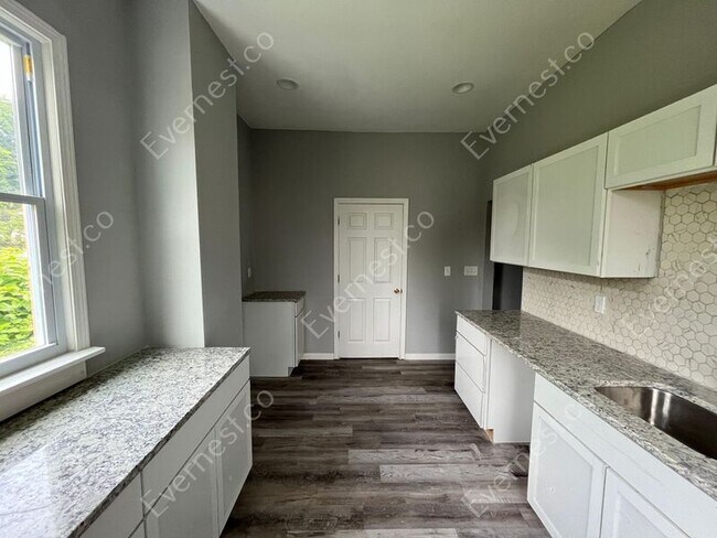Building Photo - 291 Englewood St