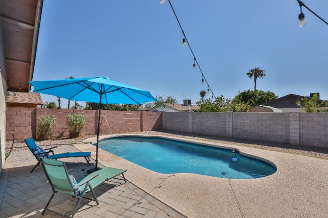 Foto del edificio - 531 W Del Campo Ave