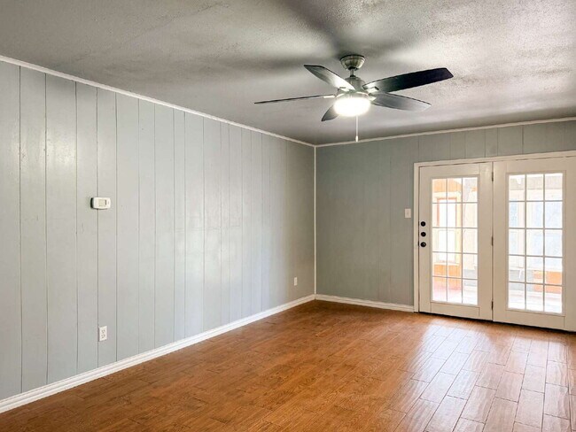 Foto del edificio - 3-Bedroom Home with 2 Full Baths in Crowley!