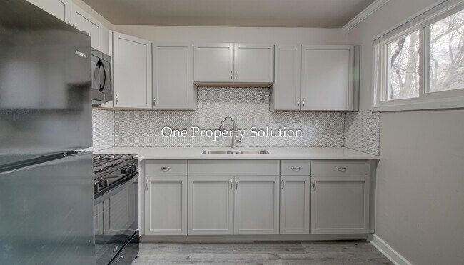 Building Photo - 940 Mount St