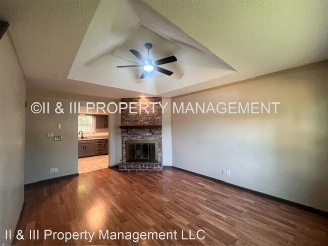 Foto del edificio - 3 br, 1.5 bath House - 1309 E 152nd
