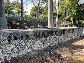 Building Photo - 2539 S Bayshore Dr