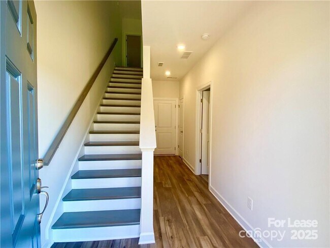 Foto del edificio - 2511 Arbor Loop Dr
