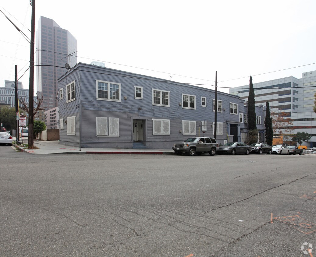 Building Photo - 1140 Ingraham St