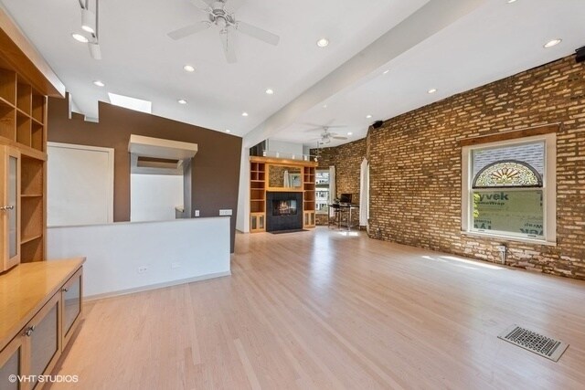 Foto del edificio - 1228 W Glenlake Ave