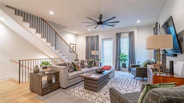 Foto del edificio - 694 W Main St