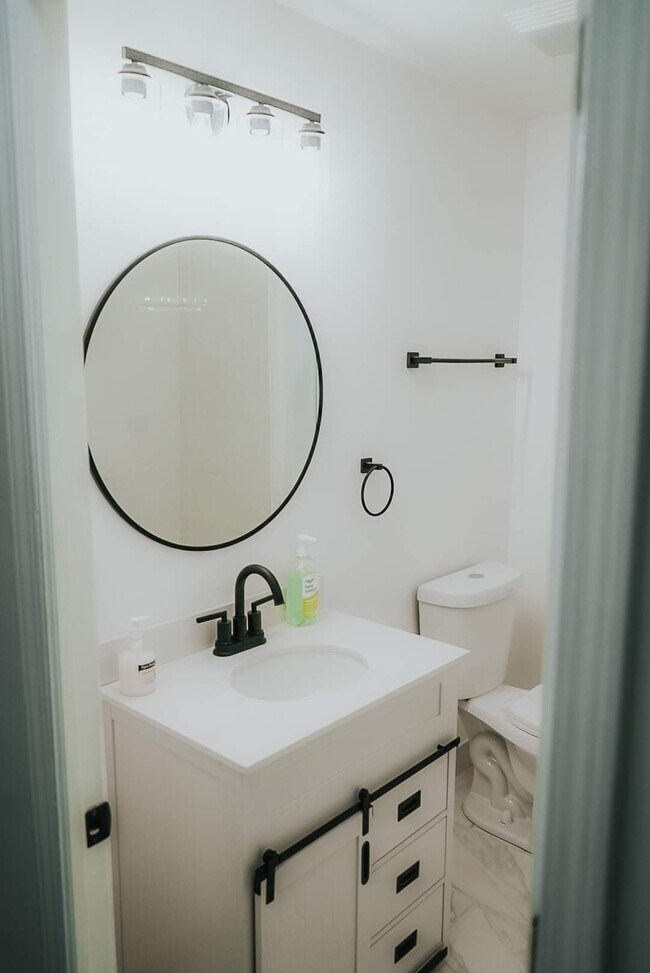 Foto del edificio - 1727 E 84th St