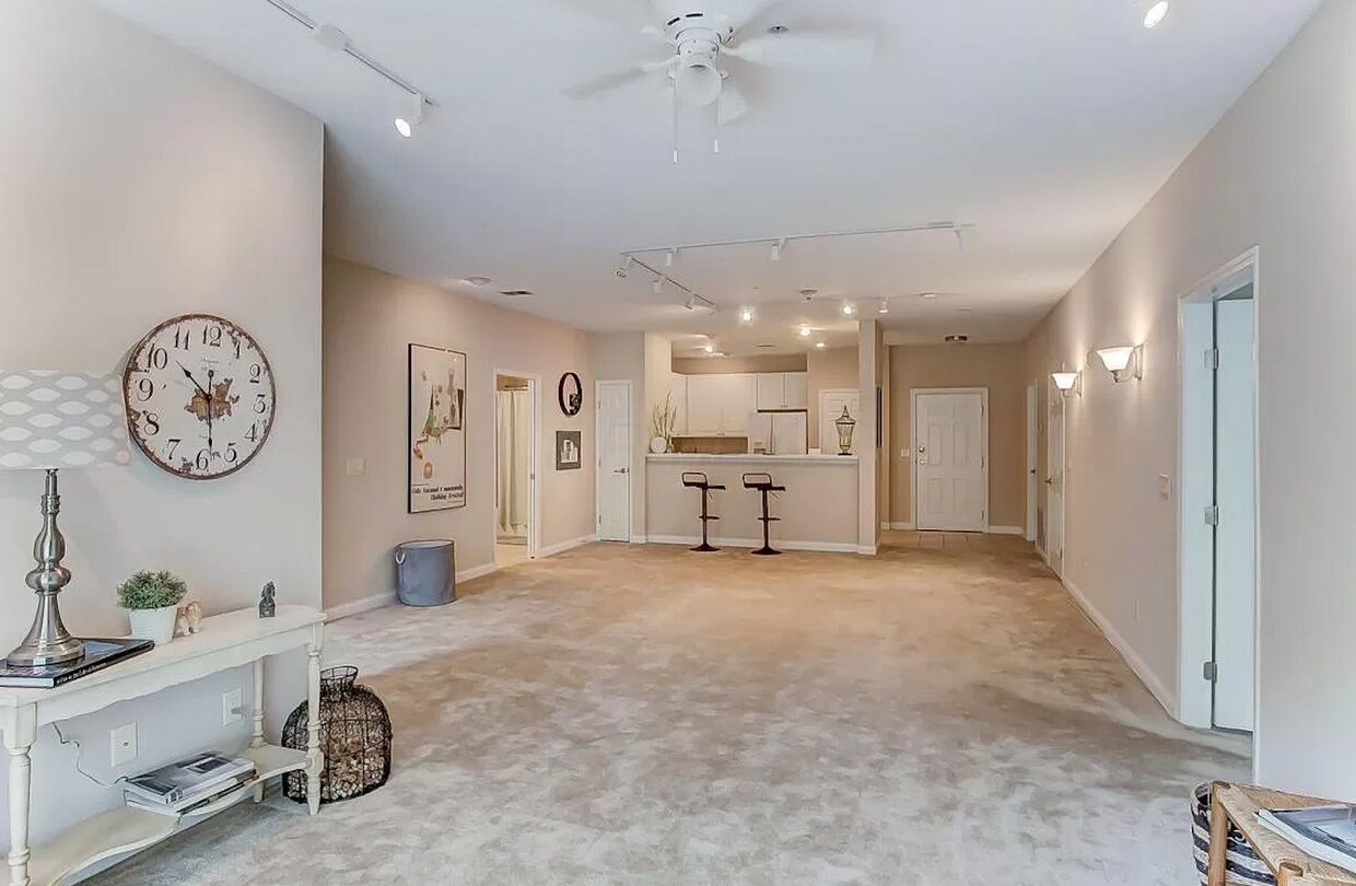 2245 Riverside Dr Unit 210, Columbus, OH 43221 Condo for Rent in