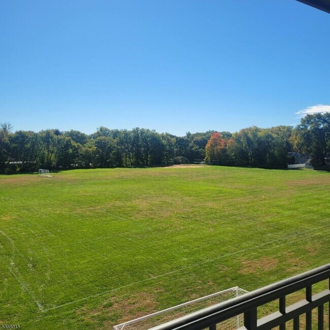 Foto del edificio - 1776 E 2nd St