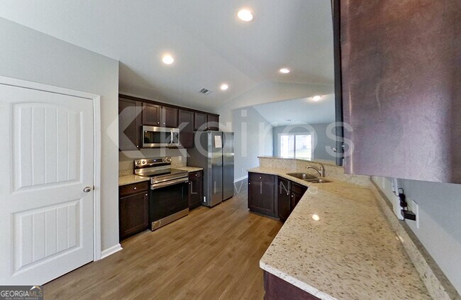 Foto del edificio - 104 Ebenezer Blf Wy