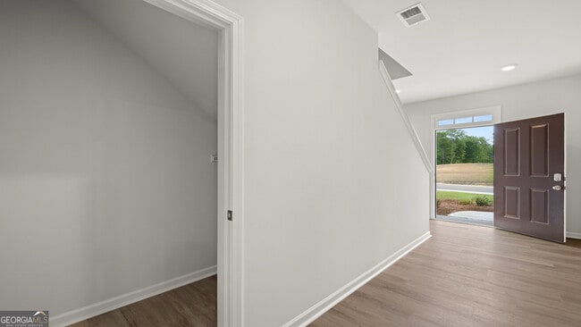 Building Photo - 5 Babcock Dr NE