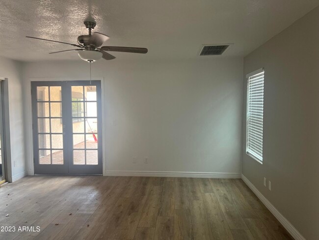 Foto del edificio - 1733 N La Rosa Dr