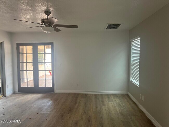 Building Photo - 1733 S La Rosa Dr