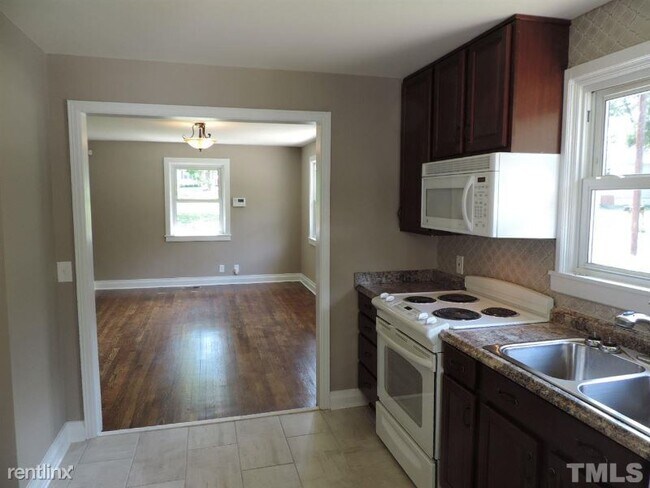 Building Photo - 2 br, 1 bath House - 207 S Briggs Ave