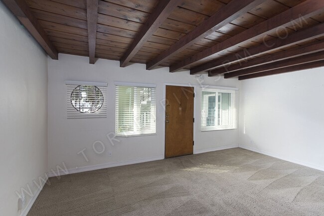 Foto del edificio - Point Loma - Beautiful Two Bedroom with 2 ...