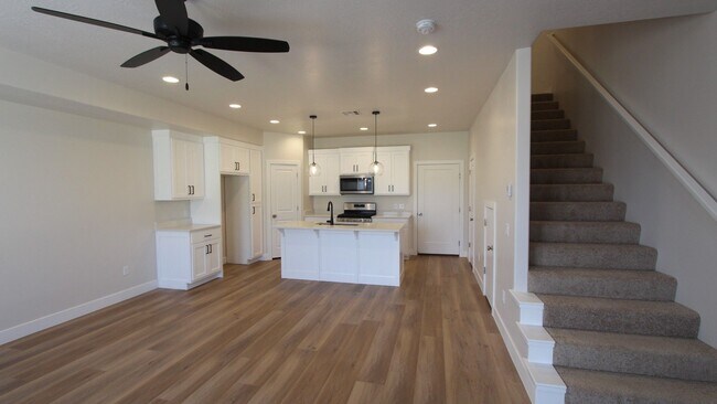 Foto del edificio - Brand New - Never Lived In!  (Location, Location Location)