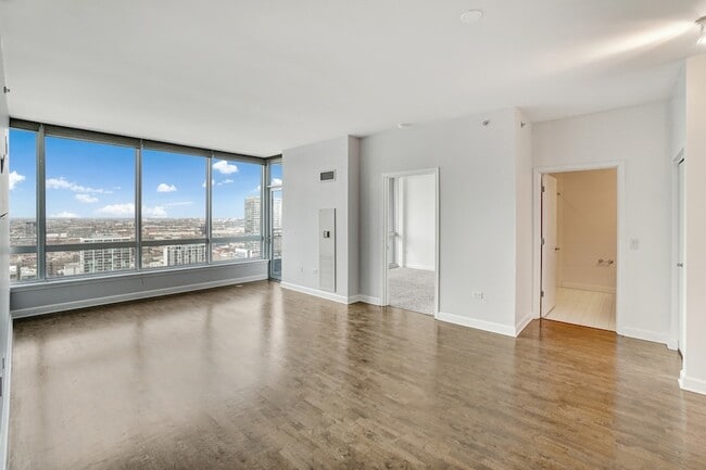 Building Photo - 1901 S Calumet Ave