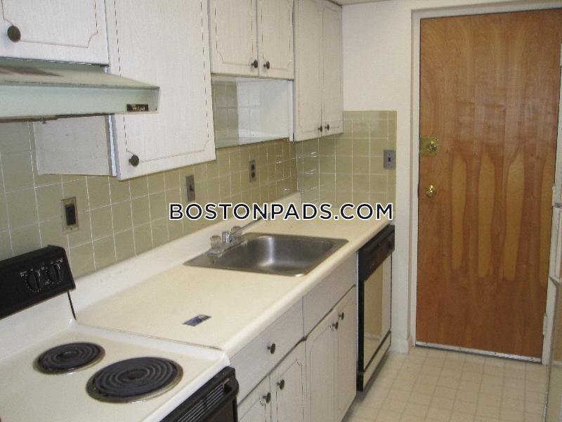 28 Faxon St Unit 4, Stoughton, MA 02072 Room for Rent in Stoughton