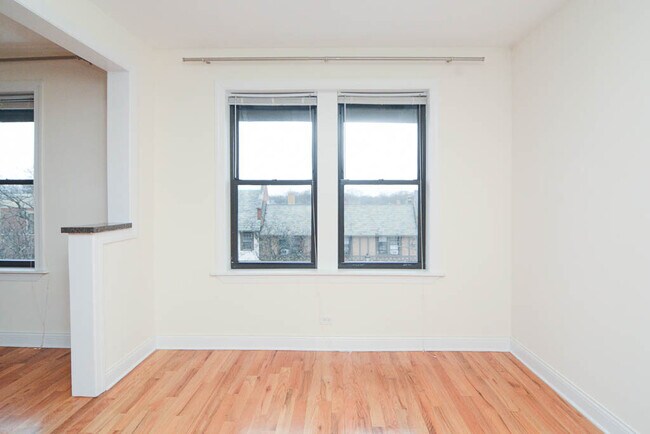 Building Photo - 43-343 Park Ave