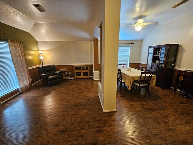 Building Photo - 17526 Glenwolf Dr
