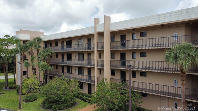 Building Photo - 4820 Lucerne Lakes Blvd W